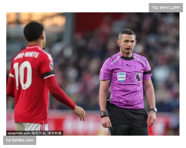 VAR长时间介入检查,曼城对阵狼队比赛现争议手球判罚 VAR长时间介入检查,曼城对阵狼队比赛现争议手球判罚